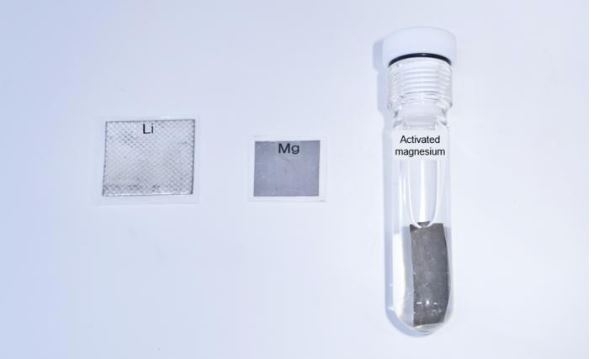 (Left) Lithium metal, (middle) Magnesium metal with the equivalent capacity as the left lithium metal but smaller in size, (right) Magnesium anode immersed in chemical activation solution