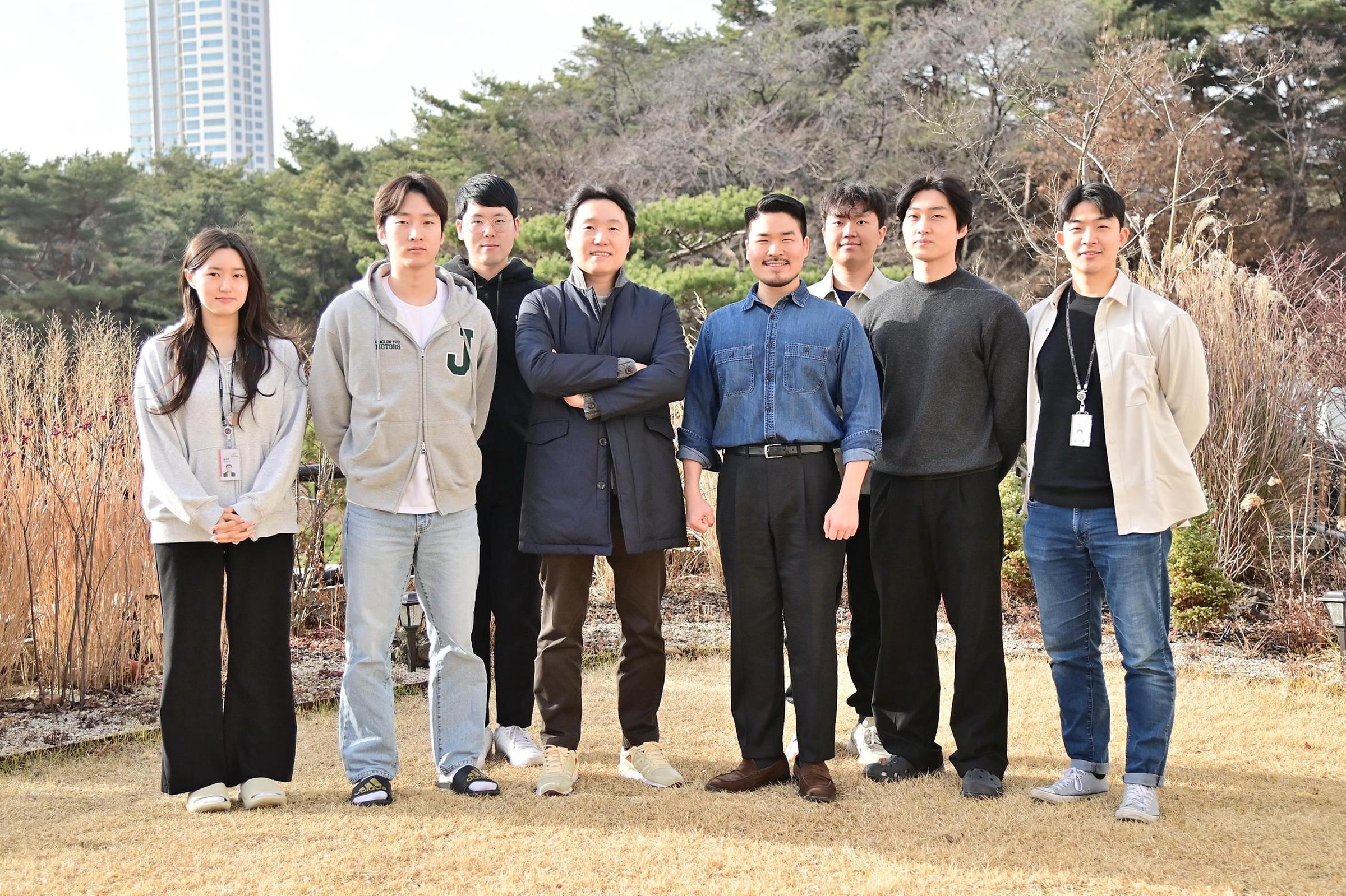 Dr. Myung-Jae Lee’s research team, Post-Silicon Semiconductor Institute, KIST (ADS Lab)
