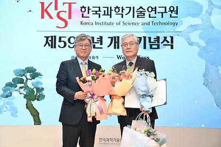 KIST 동문회장상 수상 (2025. 2. 10) 