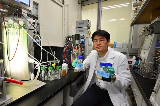 바이오 플라스틱 원료인 숙신산을 미세조류에서 직접 생산할 수 있는 박테리아 세계 최초개발